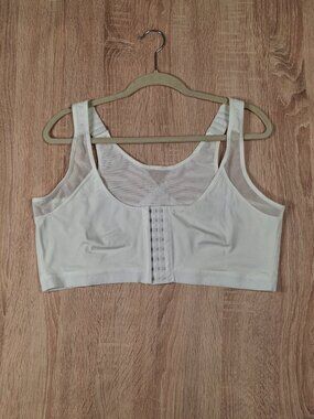 Plus Size 5XL Sports Bra Front Closure No Underwire Soft Cups Stretch Mesh Reinf